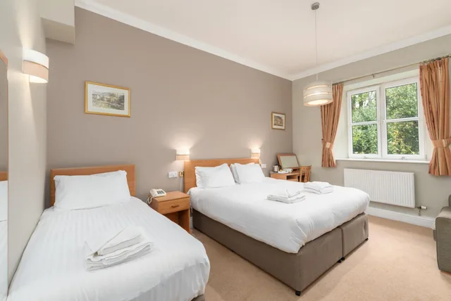 Family, Accessible, Windermere Manor 2/6