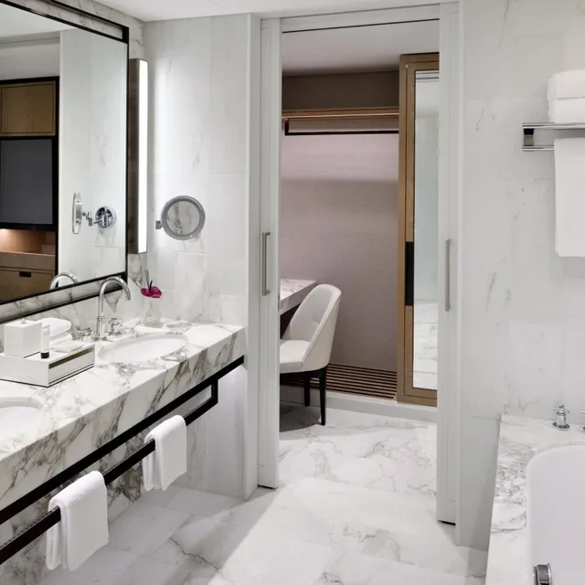 Premier, King Bed, Downtown View, Balcony، Address Downtown 1/2