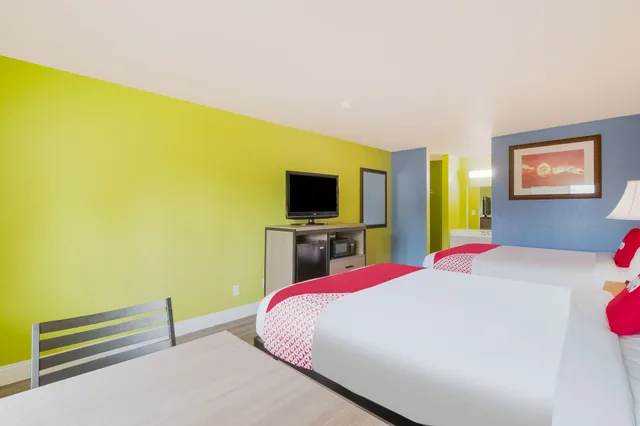 2 Queen Beds Non-Smoking, OYO Hotel Houston N Fm-1960 Champions TX 3/10
