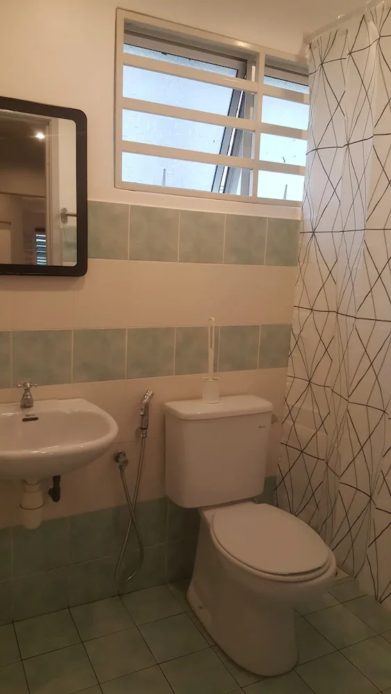 3 Bedrooms, Exclusive, Apartment, 1 King and 1 Single Beds, Hill View، Tulip Hotel 3/3