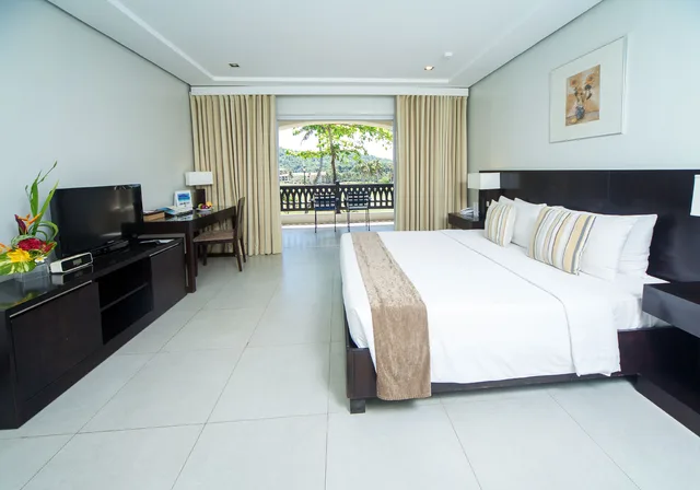 Junior Suite., Fairways And Bluewater Newcoast Boracay 1/4
