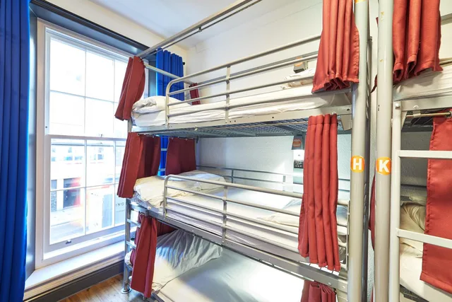 Mixed Dorm, 12 Beds, External Bathroom، St Christophers Inn Village London Bridge Hostel Ex Hostel St Christophers Village 1/4