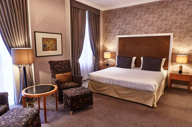 غرفة سوبيريور، STEIGENBERGER FRANKFURTER HOF 3/5