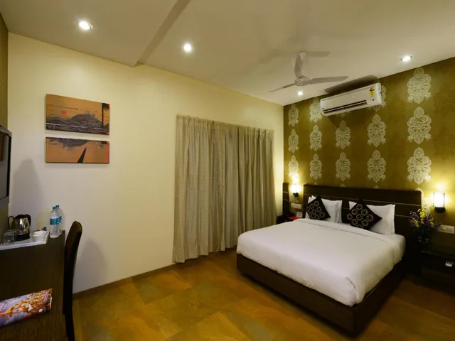 Classic, Queen Bed, Matrix Inn Shirdi 1/1