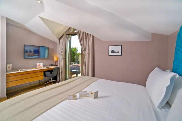 غرفة سوبيريور بسرير مزدوج بغرفة نوم واحدة للمدخنين، Dosso Dossi Hotels and SPA Downtown 2/4