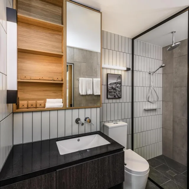 Interior, Classic, King Bed, 2 Queen Beds, Movenpick Hotel Hobart 7/8