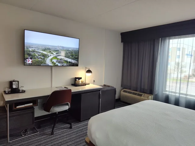جناح تنفيذي ركني بغرفة نوم واحدة، Courtyard by Marriott Flint Grand Blanc 2/9