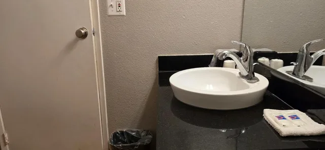 غرفة ديلوكس بسرير كوين للمدخنين، Motel6 Slidell, LA - New Orleans 6/9
