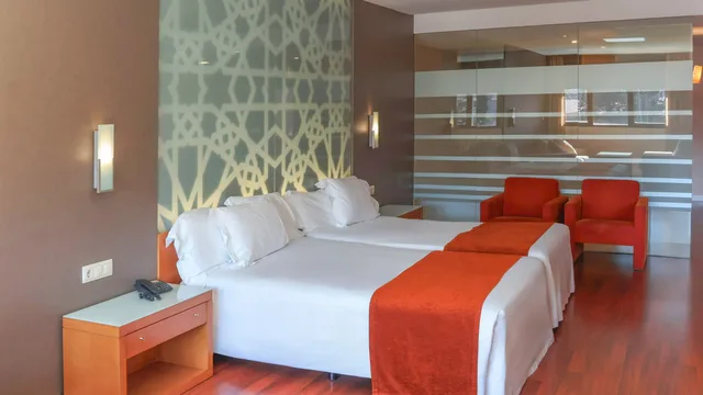 غرفة بريميوم بسرير مزدوج، Hotel Granada Palace Affiliated by Melia 2/3