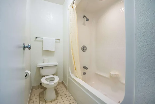 Efficiency, Suite, King Bed، Rodeway Inn Kissimmee Maingate West 2/4