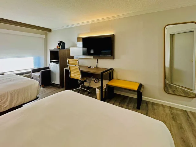 غرفة بسريرين مزدوجين، Comfort Inn & Suites Houston I-10 West Energy Corridor 3/4