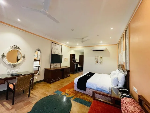 غرفة بسرير مزدوج بإطلالة على البحر، MAYFAIR Palm Beach Resort 7/10