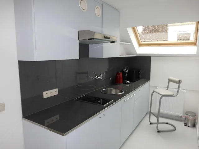 استوديو بسرير كينج، Midi Residence 3/3