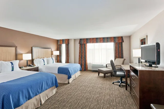 غرفة قياسية بسريرين كوين، Holiday Inn Hotel Suites Surrey East Cloverdale 5/8