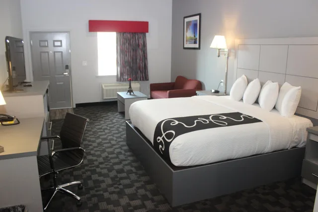 غرفة بسرير كينج، Paris Inn Suites 9/10