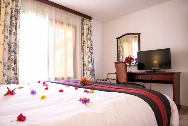 Deluxe, Triple, Ocean Bay Hotel and Resort 5/6
