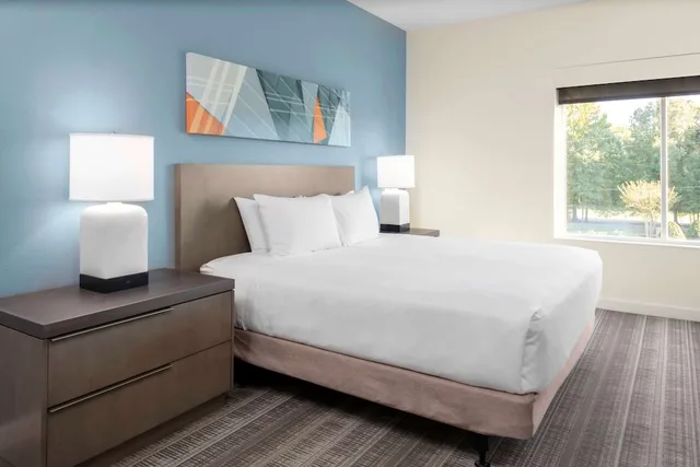 غرفة بسرير كينج، Hyatt House Charlotte Rea Farms 1/4