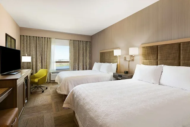 Room, 2 Queen Beds, Water View، Hampton Inn By Hilton Edmonton/Sherwood Park 1/1