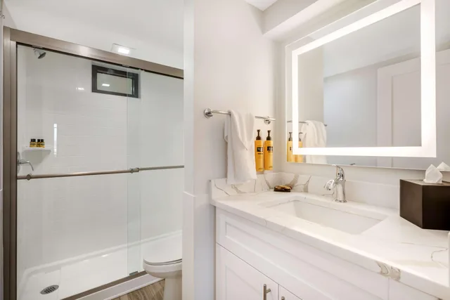 Room, King Bed, Pool Side, Kitchen, Ground Floor، Best Western Plus Beach Resort 6/6