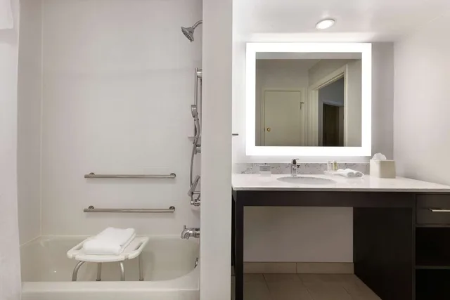 جناح بسرير كينج لذوي الإعاقة، Homewood Suites By Hilton Clearwater 2/2