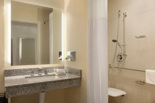 جناح بسرير كينج بغرفة نوم واحدة لذوي الإعاقة، Days Inn & Suites by Wyndham Caldwell 2/2