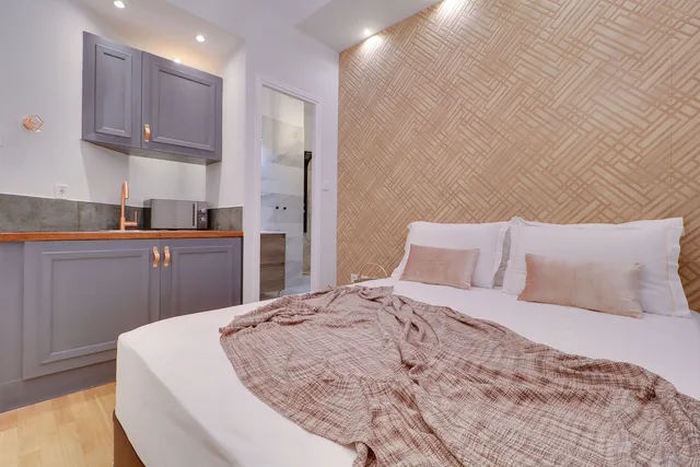 Design, Queen Bed، AthiNN Residence 1/2