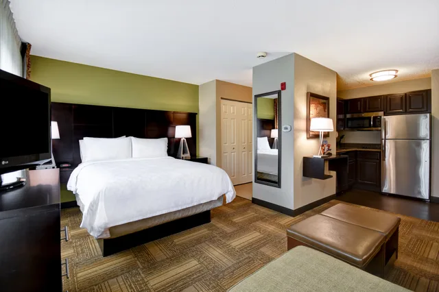 جناح استوديو بسرير كوين، Staybridge Suites Grand Rapids-Kentwood 1/2