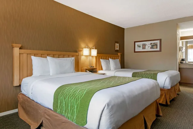 غرفة بسريرين كوين، Econo Lodge Inn & Suites North Vancouver 4/7
