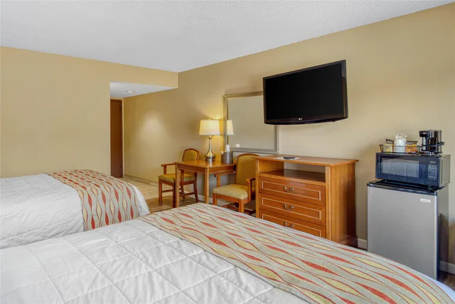غرفة بسريرين كوين يُسمح فيها بالحيوانات الأليفة، SureStay Plus Hotel by Best Western Reno Airport 4/6