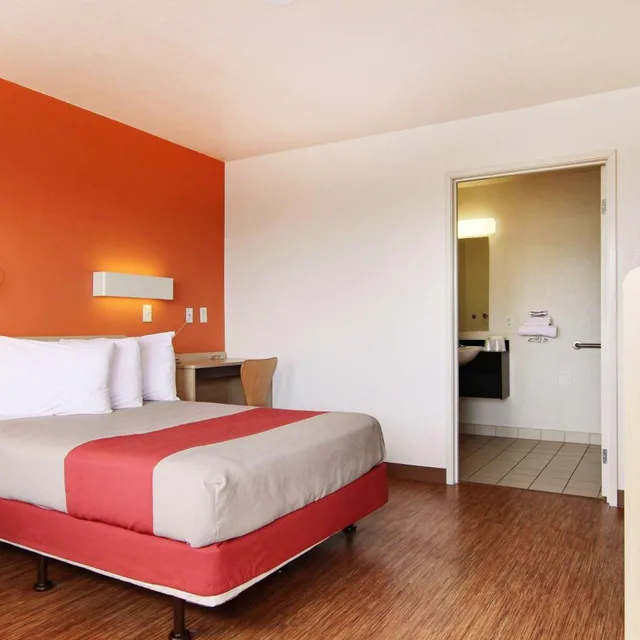 1 Queen Bed - ADA/RI Shower, Motel6 Fort Stockton, TX 4/10