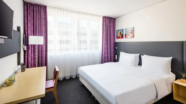 غرفة بسرير مزدوج بإطلالة، Lindner Hotel Frankfurt Sportpark Part of Jdv by Hyatt 1/1