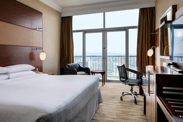 غرفة ديلوكس بسريرين منفصلين بشرفة، Sheraton Kampala 4/10