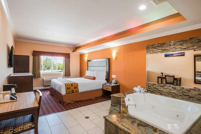 غرفة بسرير كينج، Rodeway Inn and Suites Pasadena 8/8