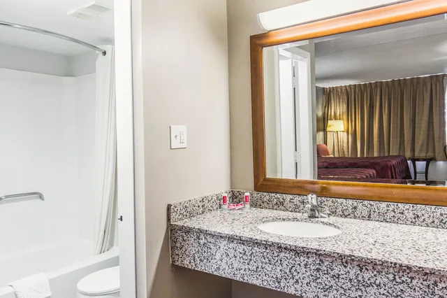 غرفة قياسية بسريرين مزدوجين، Econo Lodge Tallahassee I-10 near University 7/9