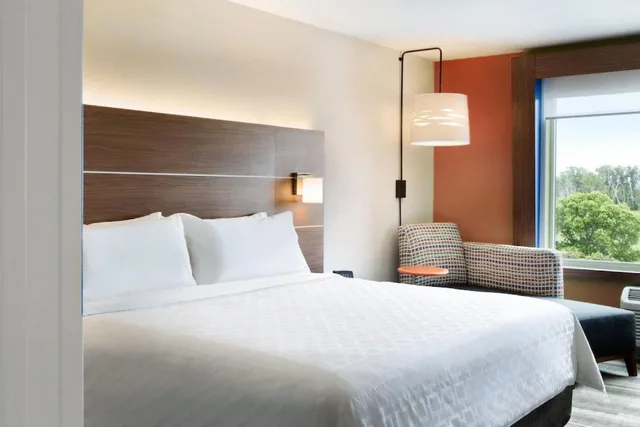 غرفة قياسية بسرير مزدوج، Holiday Inn Express & Suites Nashville Metrocenter Downtown 1/6