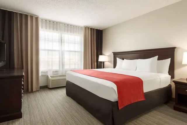 جناح بسرير كوين بغرفة نوم واحدة لذوي الإعاقة، Country Inn & Suites by Radisson Kansas City at Village West KS 1/1