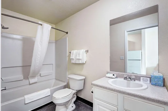 غرفة قياسية بسرير كينج، Suburban Studios Westminster Denver North 8/10