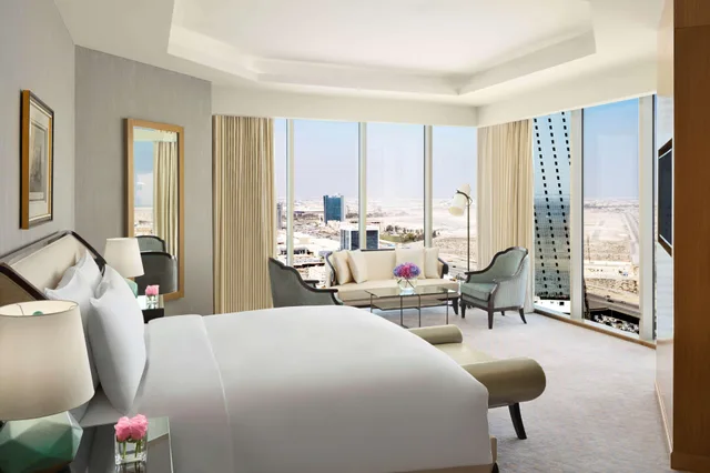 غرفة ثلاثية بسرير كينج، فندق كمبينسكي العثمان الخبر(Kempinski Al Othman Hotel) 2/4
