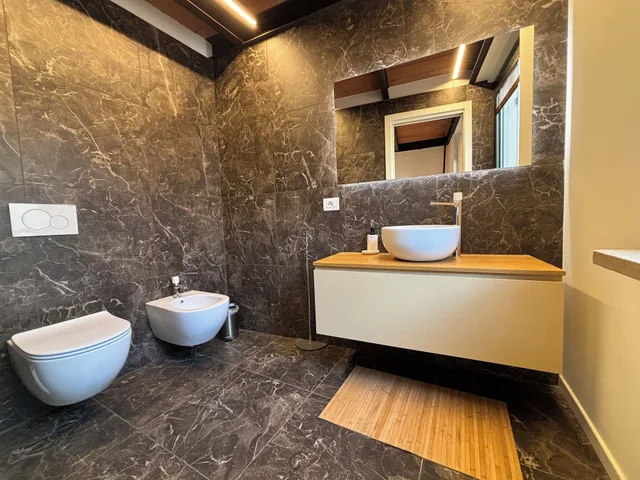شقة بسرير كوين بإطلالة على المدينة مع أريكة، Rivadige Suite 8/8