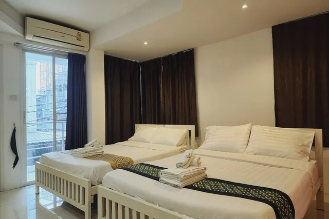 Standard, Twin Beds, Zenith Life 1/10