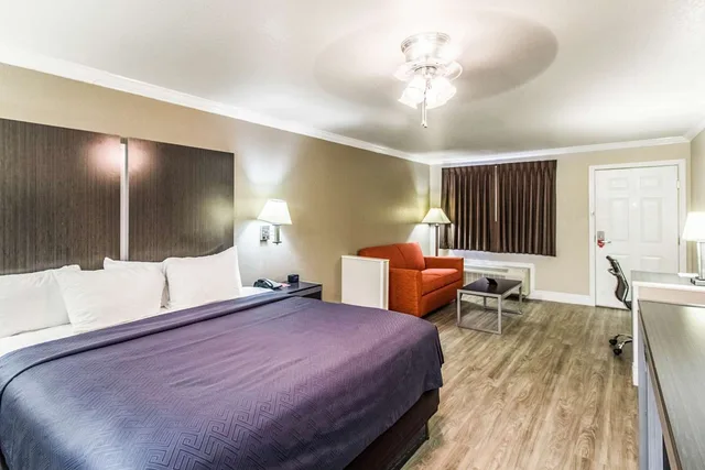 غرفة بسرير كينج، Econo Lodge Inn & Suites Corpus Christi 3/5