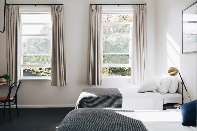 غرفة قياسية بسريرين منفصلين، NAUGHTONS PARKVILLE HOTEL 5/9