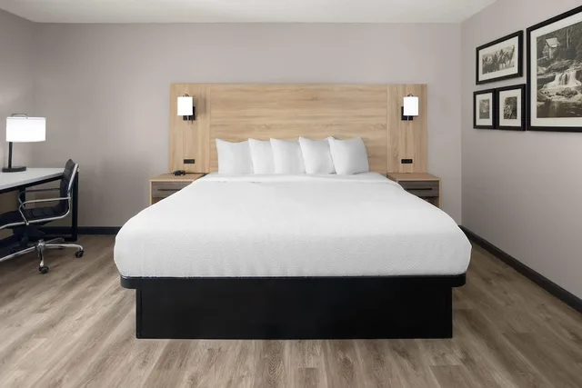 جناح ديلوكس بسرير كينج، La Quinta Inn And Suites By Wyndham Mansfield Oh 5/9