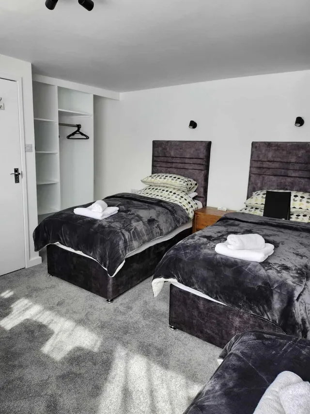 غرفة عائلية ثلاثية بثلاثة أسرّة، St George's Guesthouse 1/10