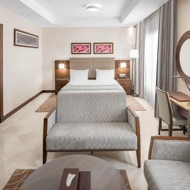 Junior Suite, Accessible, Copthorne Makkah Al Naseem 2/5