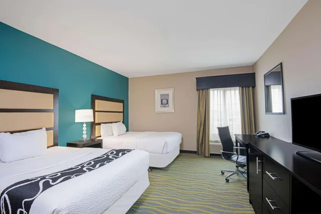 غرفة بسريرين كوين لذوي الإعاقة، La Quinta Inn & Suites by Wyndham Durant 2/5