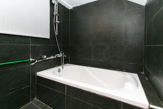 غرفة أساسية بسرير كوين بحوض استحمام، Pokara Resort 4/4