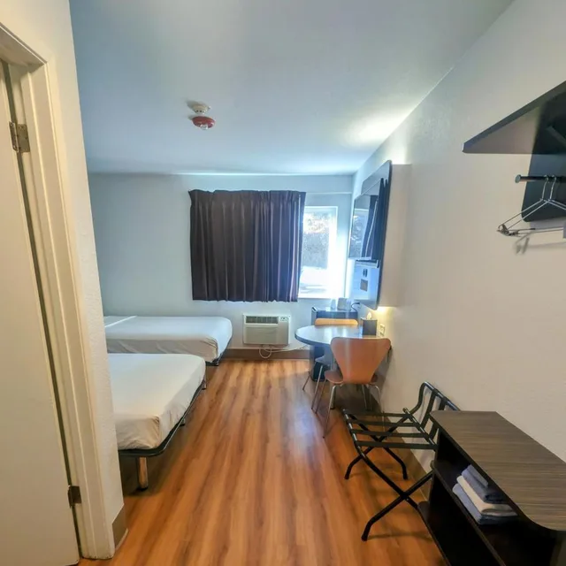 غرفة رباعية يُسمح فيها بالحيوانات الأليفة، Econo Lodge Idaho Falls, ID 2/6