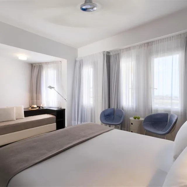 Room, Triple, Volcano View، Majestic 6/9