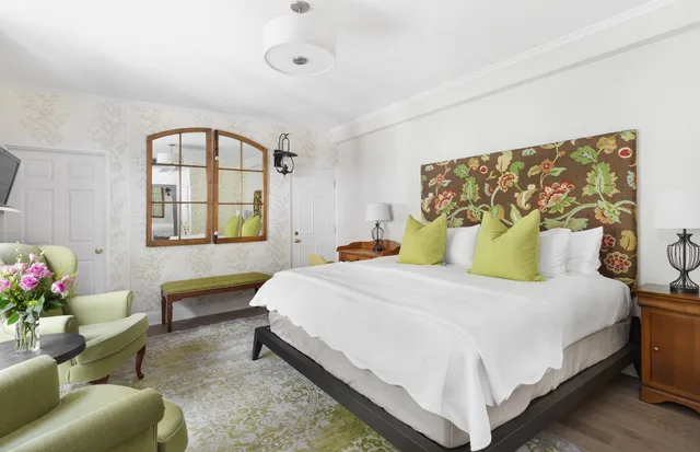 غرفة كلاسيكية بسرير كوين، Manoir Hovey 1/2